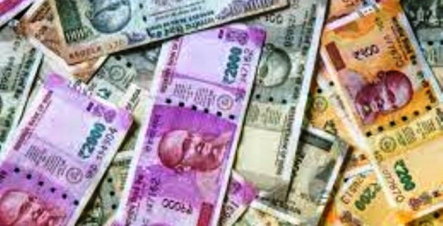 Indian rupee bucks the trend