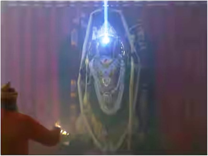 'Surya Tilak' illuminates Ram Lalla's forehead