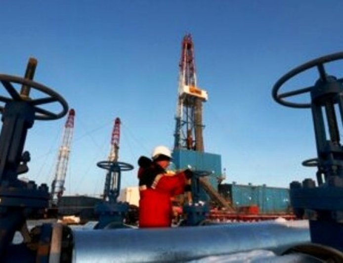 India bows to US, Europe pressure, may cut Russian oil purchase